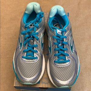 Brooks adrenaline GTS 15 women’s 8B